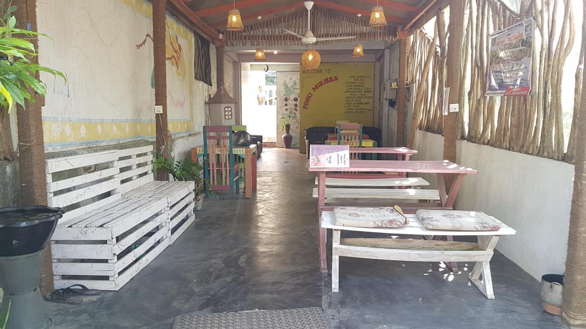 Pinki Nest Hotel Mirissa Bagian luar foto